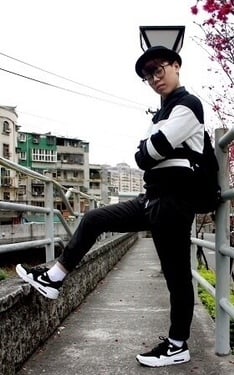 拍什麼照？先睡再說！！！