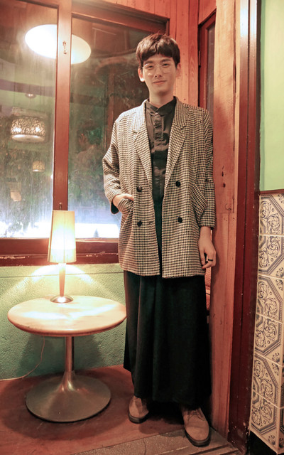  圈入春酒之港片復古style