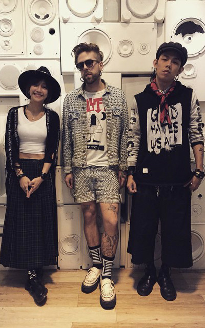 各據一方卻互不侵犯的LOOK