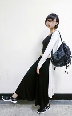 輕盈地像是腳掌裸體了一樣
