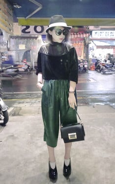 時尚穿搭：一種強烈的調跟台灣鬧街給我的感覺一樣