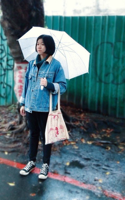 白色雨傘