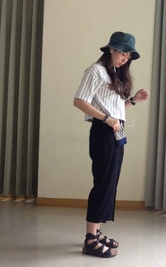 黑白帶點藍