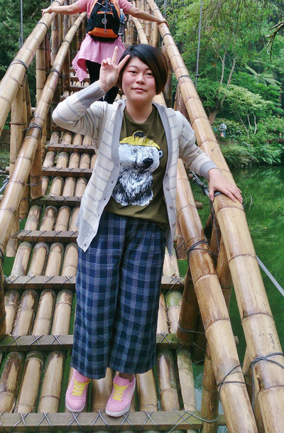 帶北極熊去登山的女孩