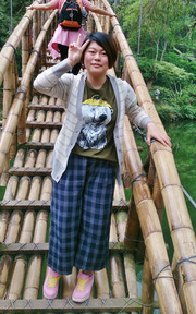 帶北極熊去登山的女孩