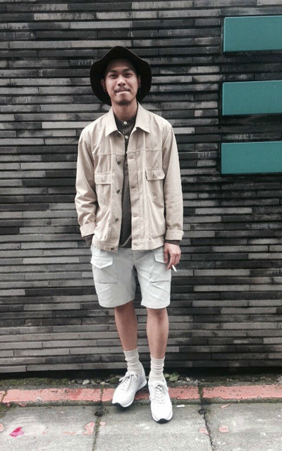 灰卡其