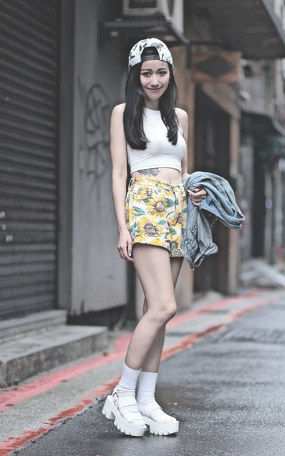 【英倫復古街頭女孩】白色 x 印花 x 單寧