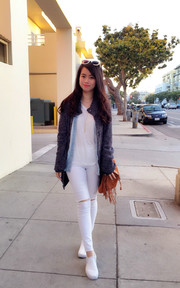 Simple all-in-white with denim shirt and tassel bag #HelenismGoesToLA