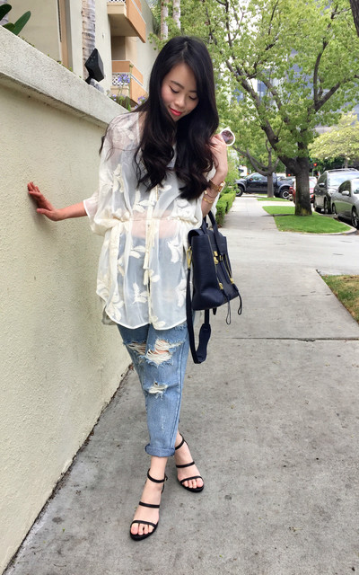 Boho style with ripped jeans 