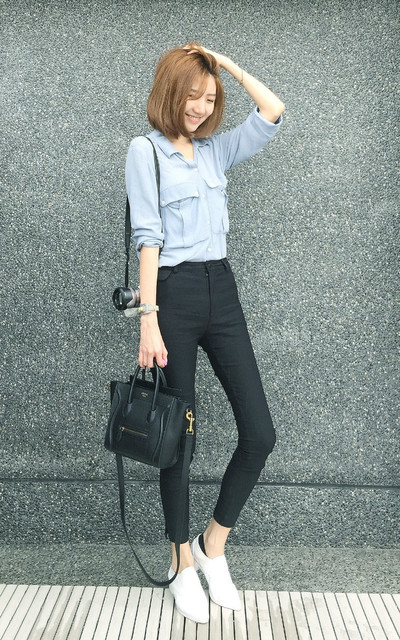 LEISURELY LOOK