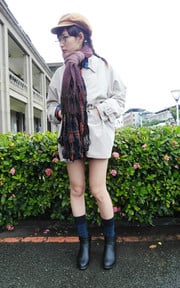 既然穿風衣那就把衣服往內堆疊 所以暖暖的