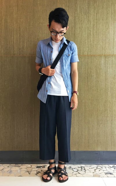 害羞露腳趾