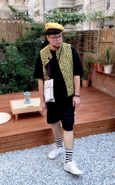 黃黃。