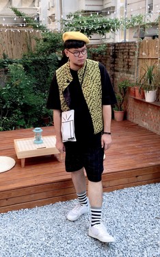 黃黃。
