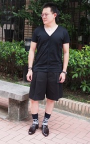 黑與黑.黑色裙感打折短褲