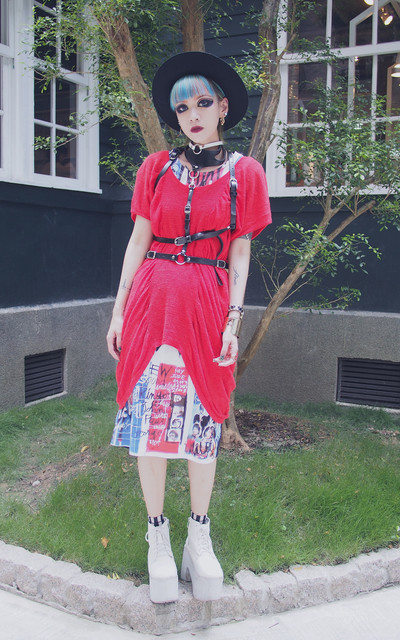Red is a burning life
