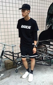 黑黑黑白