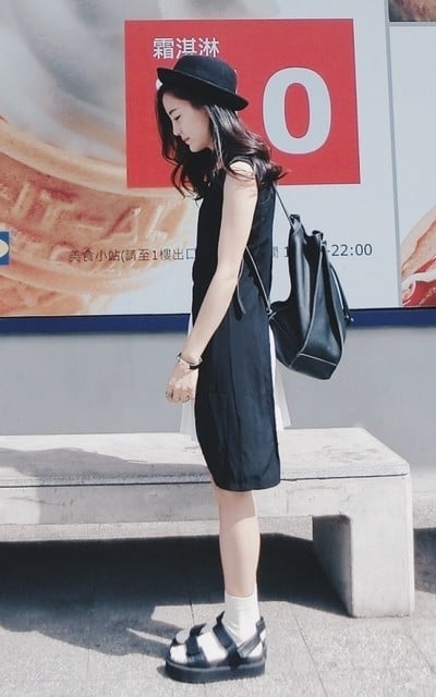 黑X白, 涼鞋X襪子