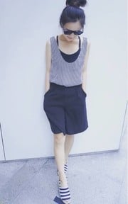 率性BLACKxWHITE條紋搭配，成為繽紛色彩夏天中的注目焦點♥