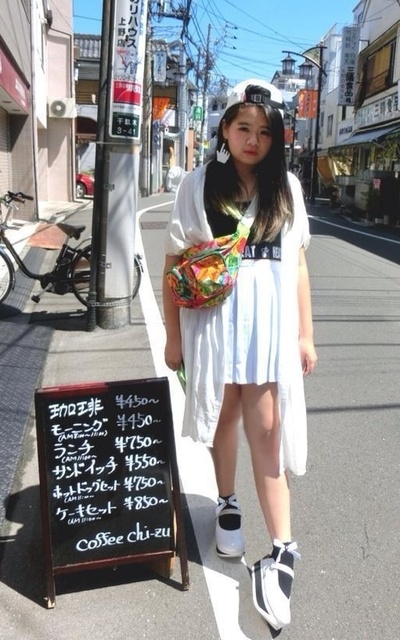 箭頭指我耳