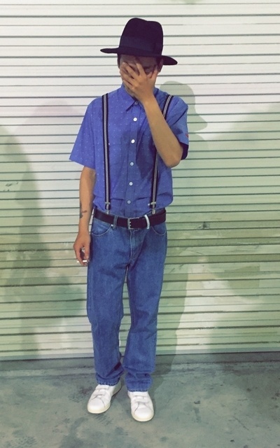 一身藍，沒臉見人了