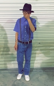 一身藍，沒臉見人了