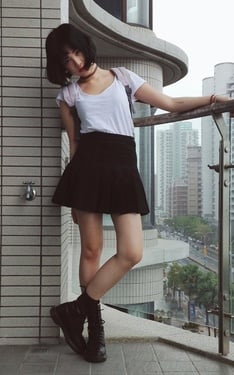 頭髮又剪更短了~