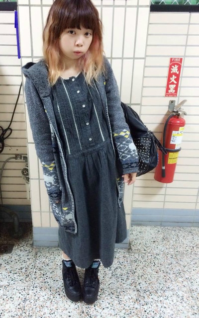 灰暗的森林系女孩