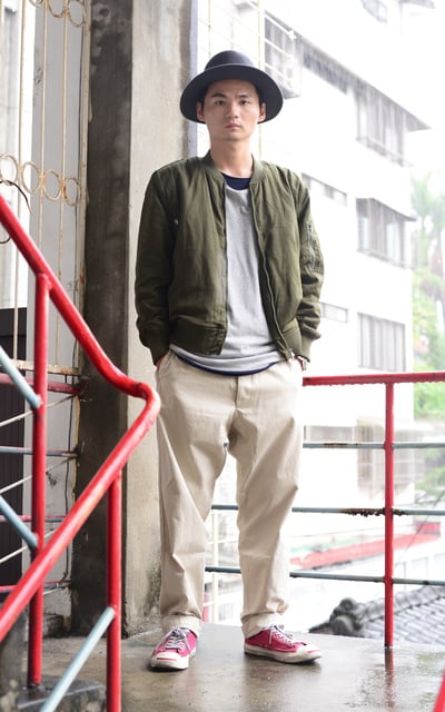 薄外套拿出來