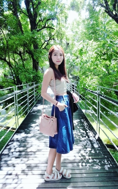 叢林中的女孩