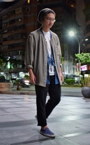表情真怪~"~(靦腆?