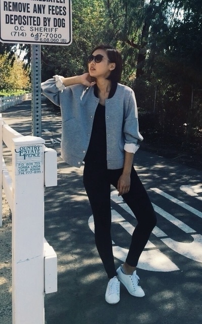 AM 11:43，Taking a Walk。
