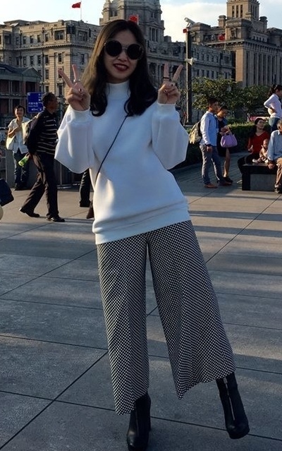 自以為的少女pose 嗎...哈哈哈哈哈哈