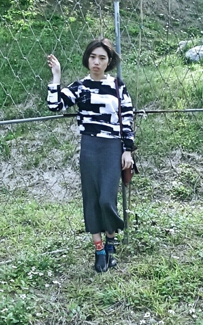 誤闖荒地的女子