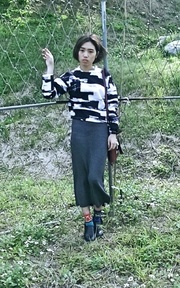誤闖荒地的女子