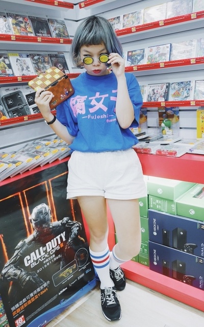 電玩店の腐女子