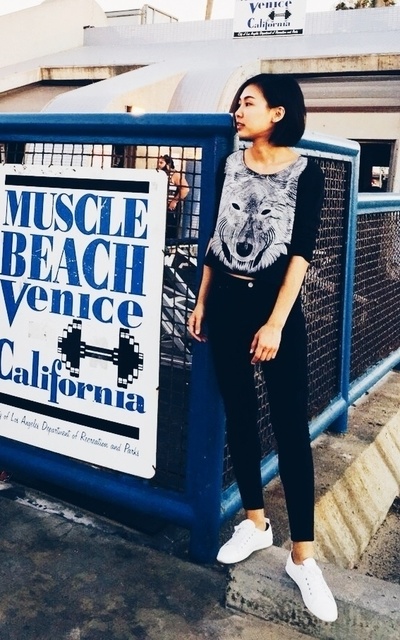 4:13 PM，Muscle Beach的戶外健身場。