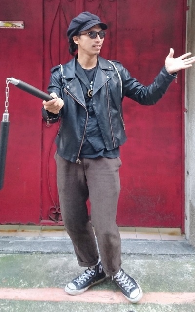 快使用雙節棍！