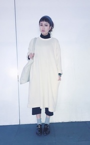 高領穿裡面　