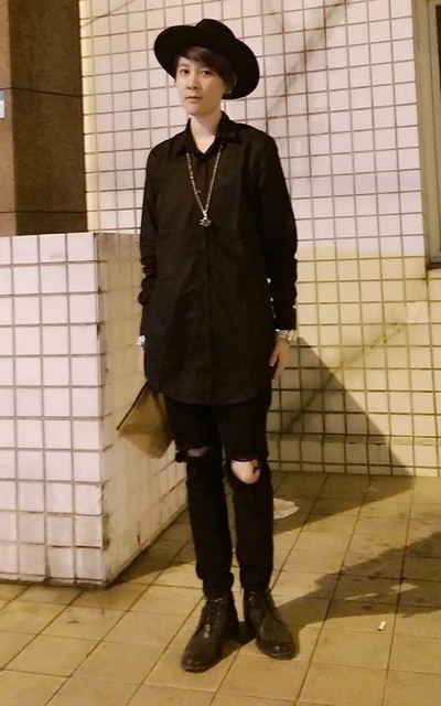 除了黑還是黑