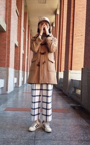 ベージュ