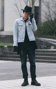 當牛仔就要坐好坐滿