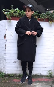 ▲ #冷到大衣扣不起來 #‎green #chilly #coat #closet #stussy #black。▲
