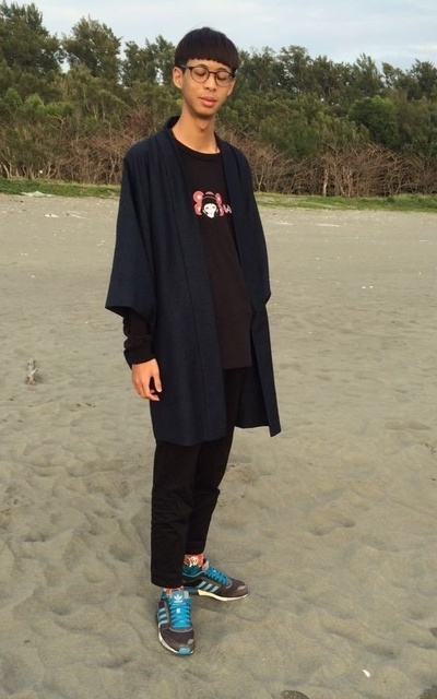 翻了翻衣櫃找不到短襪