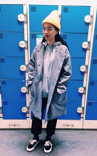 黑灰黃