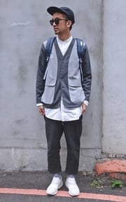 灰色