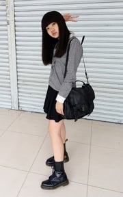 被友人逼迫的怪姿勢