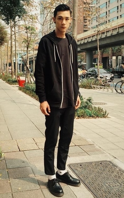 路邊曬太陽
