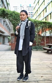 老人出沒校園裝笑連郎