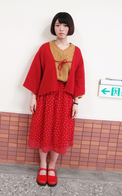 紅衣女